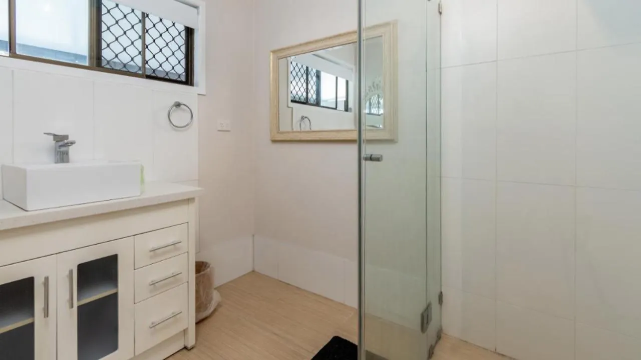 Dog Friendly Holiday House In Bongaree Tatil Evi